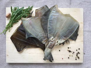 Мучные полоски ОРАНЖЕВЫЕ со вкусом говядины 76 гр: Камбала камчатская вяленая без икры