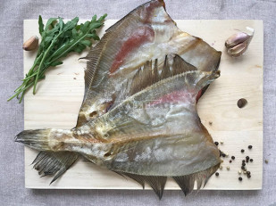 Мучные полоски ОРАНЖЕВЫЕ со вкусом говядины 76 гр: Камбала ёрш (Мурманская) вяленая