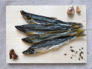 Мучные полоски ОРАНЖЕВЫЕ со вкусом говядины 76 гр: Корюшка вяленая без икры