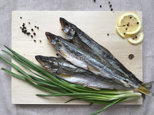 Мучные полоски ОРАНЖЕВЫЕ со вкусом говядины 76 гр: Корюшка вяленая с икрой