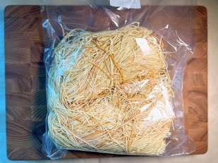 Рыба горячего копчения: Сырный продукт ФЕРМЕРСКИЙ паутинка копченый